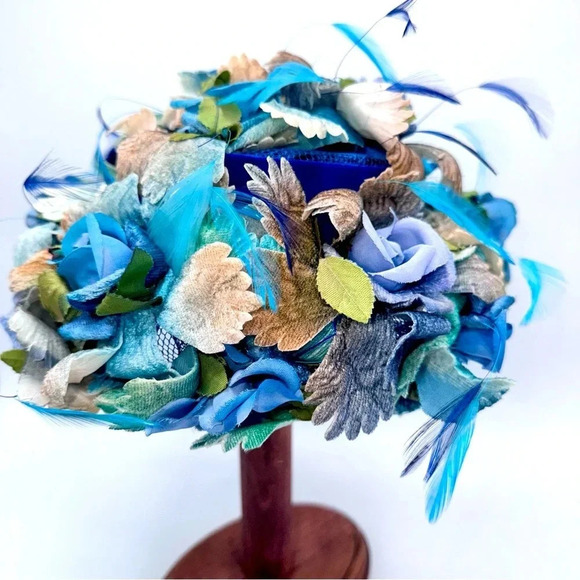 Adam, Meldrum and Anderson Vintage Woman’s Hat Blue Flowers and Feathers - Picture 7 of 12